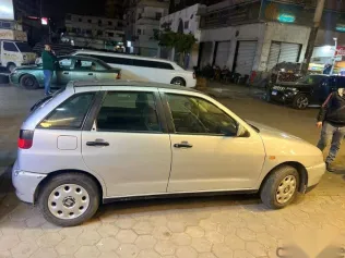 سيات ابيزا 1998 فضي مستعملة للبيع