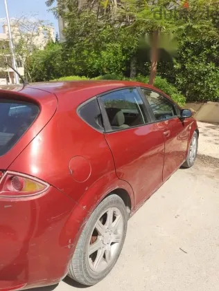 سيات ليون 2009 أحمر مستعملة للبيع