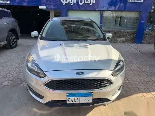 فورد فوكس 2018 فضي مستعملة للبيع - 2