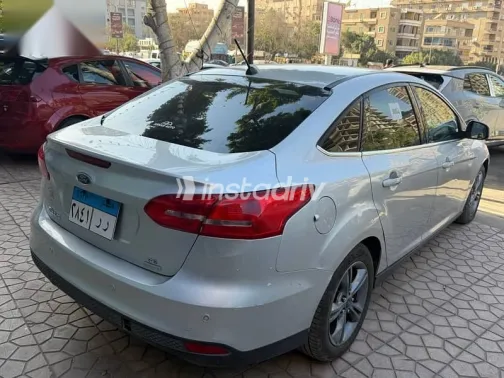 فورد فوكس 2018 فضي مستعملة للبيع - 4