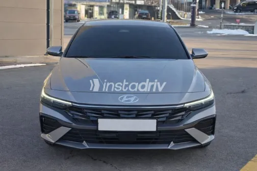 هيونداي افانتي 2025 أبيض مستعملة للبيع - 2