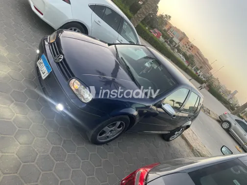 فولكس فاغن جولف 2000 أبيض مستعملة للبيع - 1
