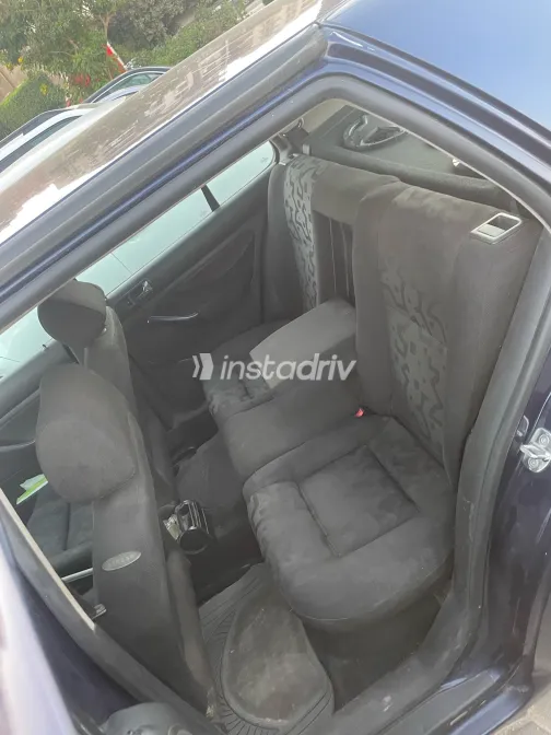 فولكس فاغن جولف 2000 أبيض مستعملة للبيع - 6