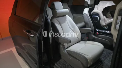 Kia Carnival 2026 White Used for Sale - 2