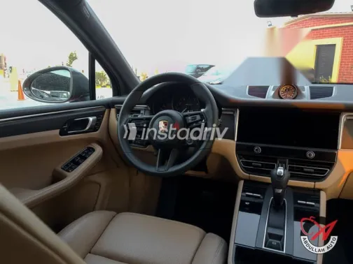 بورش ماكان 2023 أحمر مستعملة للبيع - 5