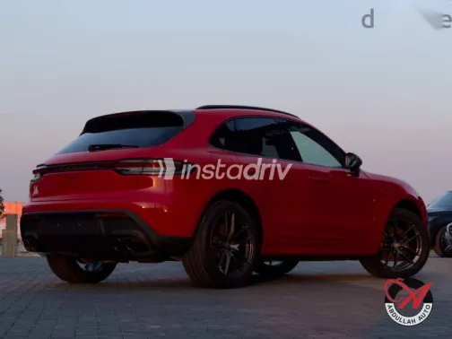 بورش ماكان 2023 أحمر مستعملة للبيع - 10