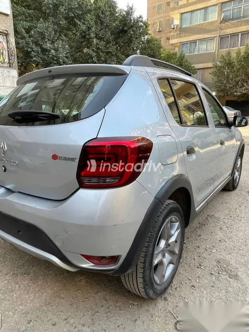 رينو سانديرو 2023 فضي مستعملة للبيع - 6