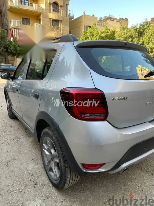 رينو سانديرو 2023 فضي مستعملة للبيع - 7