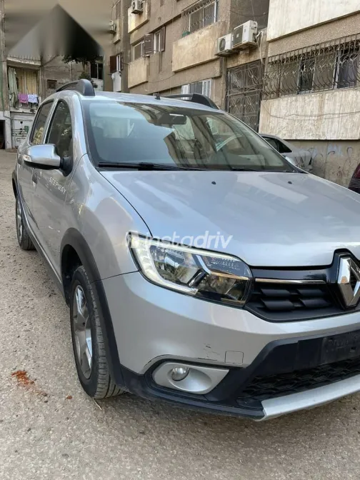 رينو سانديرو 2023 فضي مستعملة للبيع - 9