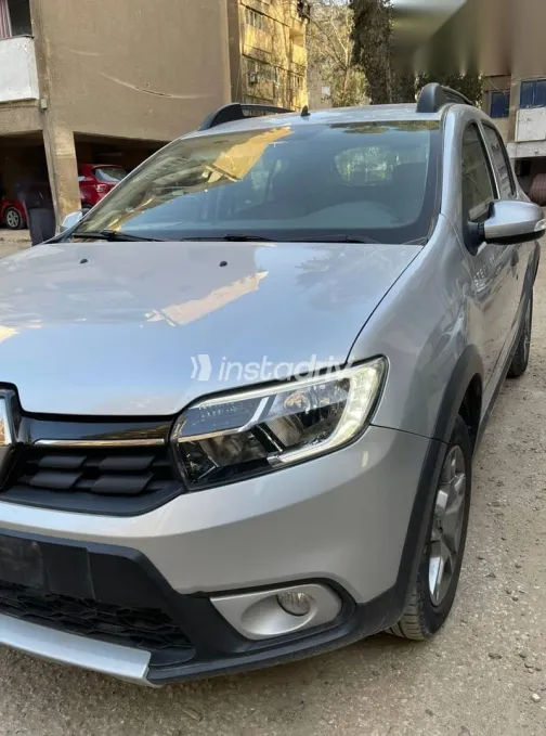 رينو سانديرو 2023 فضي مستعملة للبيع - 10