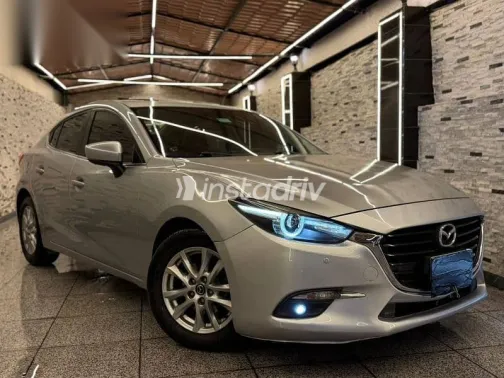 مازدا 3 2018 فضي مستعملة للبيع - 2