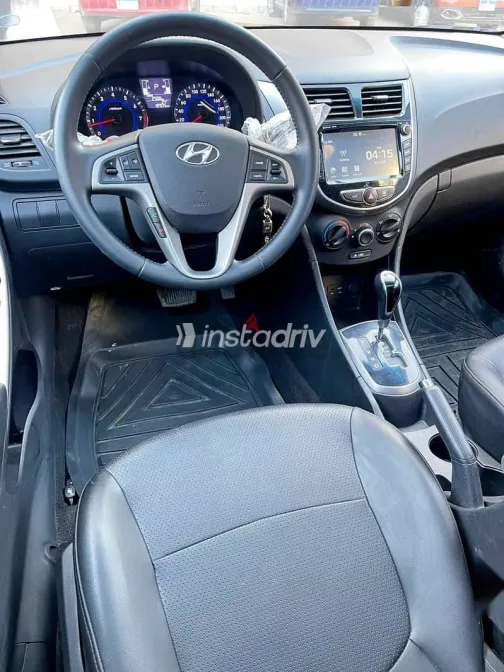 هيونداي اكسنت 2025 فضي مستعملة للبيع - 7