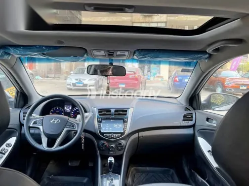 هيونداي اكسنت 2025 فضي مستعملة للبيع - 8