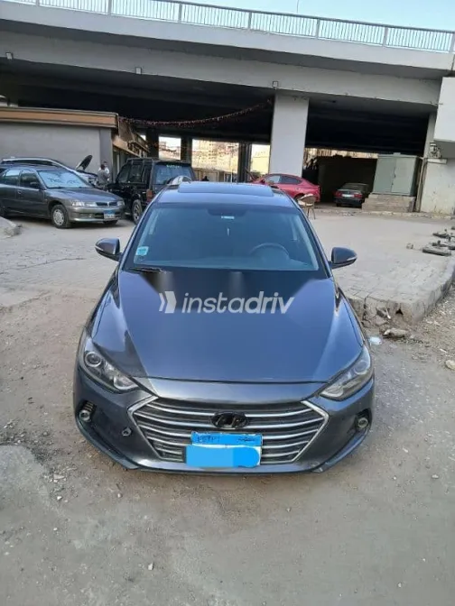 هيونداي إلنترا 2018 رمادي مستعملة للبيع - 1