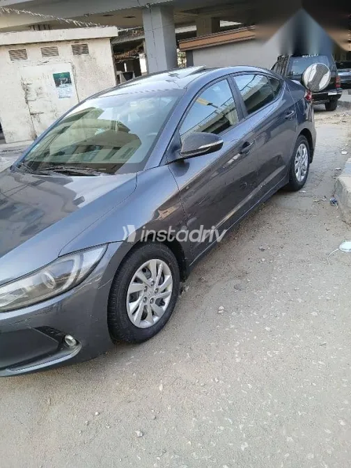 هيونداي إلنترا 2018 رمادي مستعملة للبيع - 2