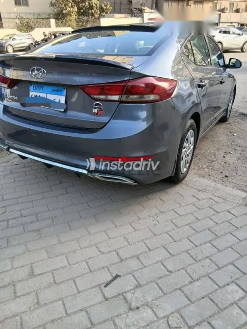 هيونداي إلنترا 2018 رمادي مستعملة للبيع - 3