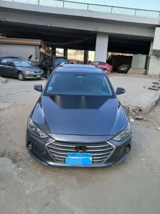 هيونداي إلنترا 2018 رمادي مستعملة للبيع