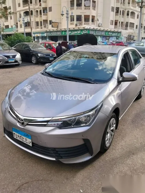 تويوتا كورولا 2018 رمادي مستعملة للبيع - 2