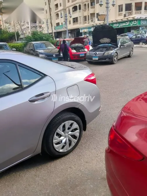 تويوتا كورولا 2018 رمادي مستعملة للبيع - 4
