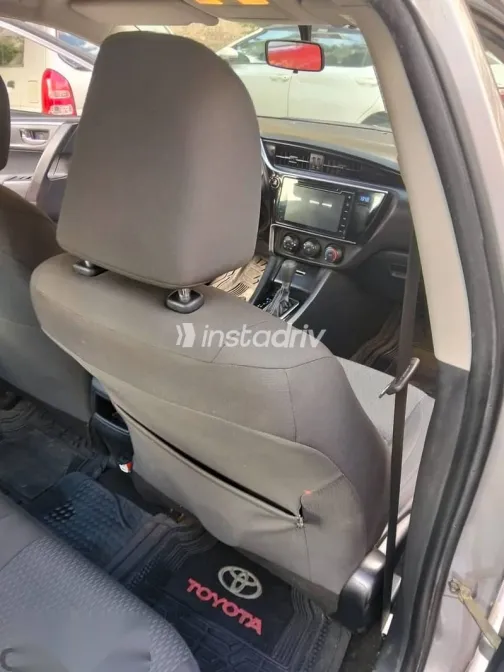 تويوتا كورولا 2018 رمادي مستعملة للبيع - 6