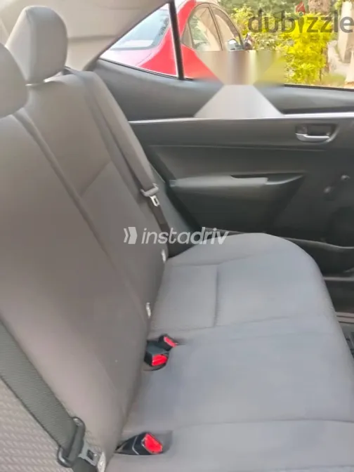 تويوتا كورولا 2018 رمادي مستعملة للبيع - 7