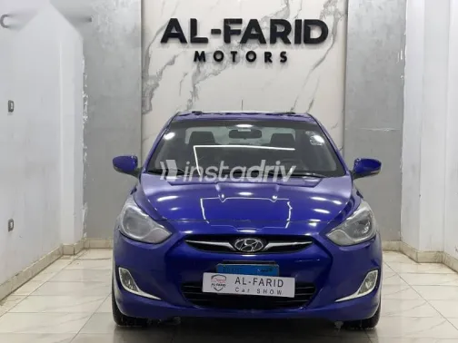 هيونداي اكسنت 2012 أزرق غامق مستعملة للبيع - 2