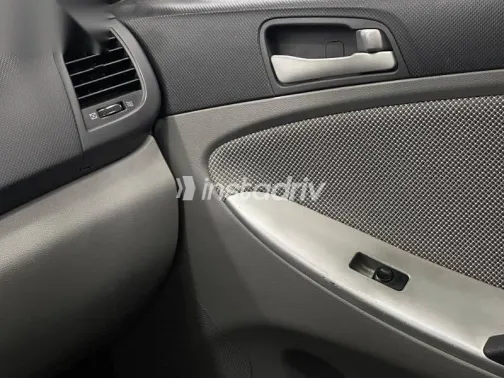 هيونداي اكسنت 2012 أزرق غامق مستعملة للبيع - 7