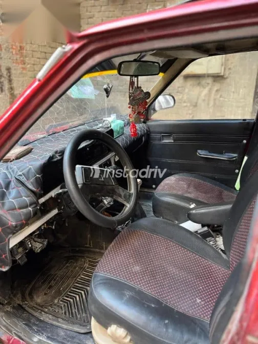 مازدا 323 1981 أحمر مستعملة للبيع - 1