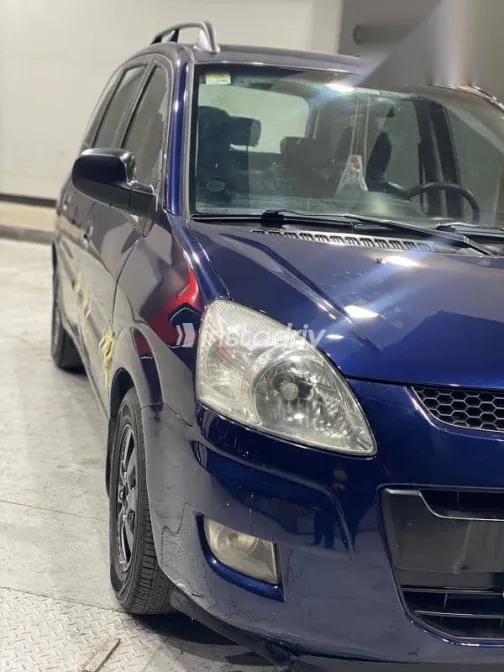 هيونداي ماتريكس 2010 أزرق غامق مستعملة للبيع - 1