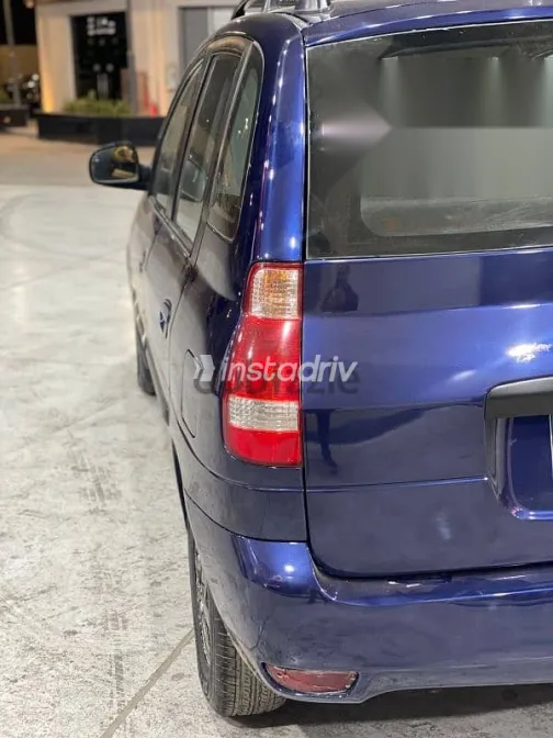 هيونداي ماتريكس 2010 أزرق غامق مستعملة للبيع - 2
