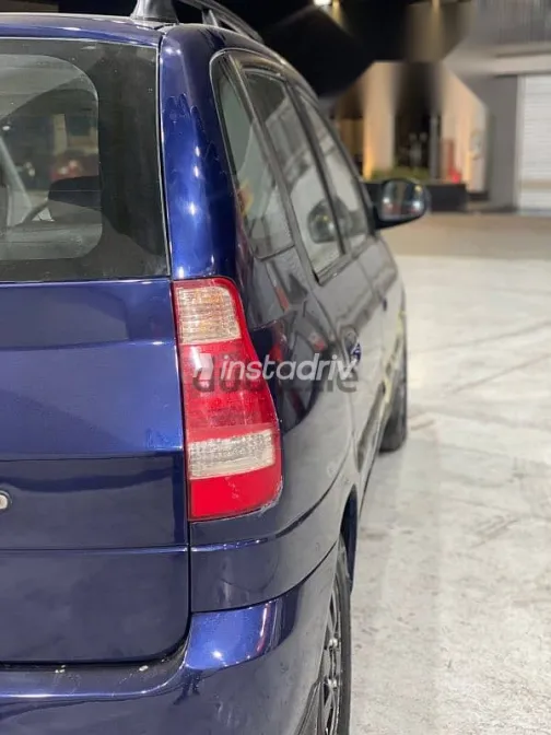 هيونداي ماتريكس 2010 أزرق غامق مستعملة للبيع - 9