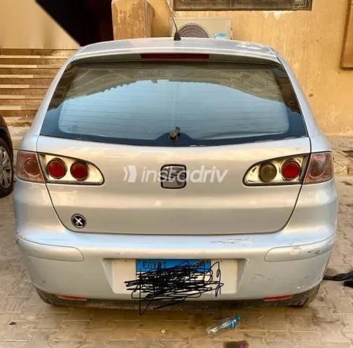 سيات ابيزا 2006 فضي مستعملة للبيع - 1