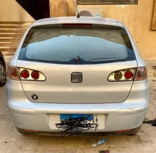 سيات ابيزا 2006 فضي مستعملة للبيع