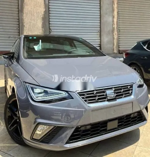 سيات ابيزا 2026 أزرق غامق جديدة للبيع - 1