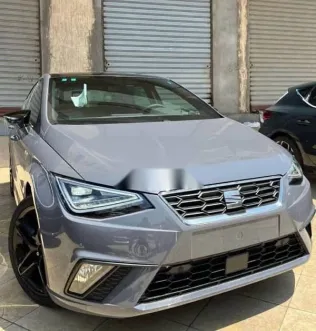 سيات ابيزا 2026 أزرق غامق جديدة للبيع