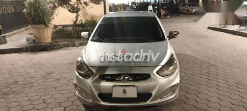 هيونداي اكسنت 2012 فضي مستعملة للبيع - 3