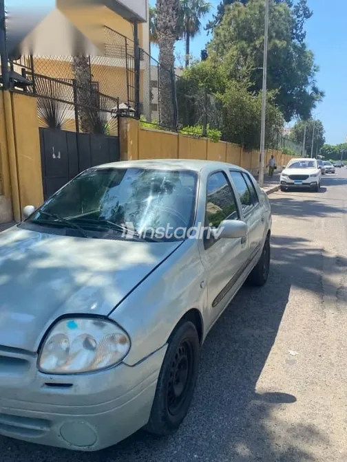 رينو كليو 2001 فضي مستعملة للبيع - 1