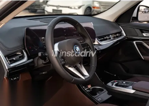 بي ام دبليو اى اكس 1 2025 أبيض جديدة للبيع - 2