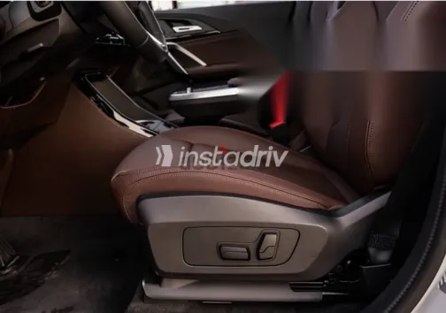 بي ام دبليو اى اكس 1 2025 أبيض جديدة للبيع - 3