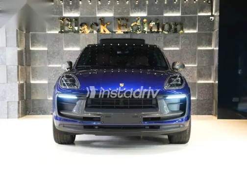 بورش ماكان 2022 أزرق غامق مستعملة للبيع - 1