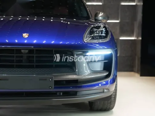 بورش ماكان 2022 أزرق غامق مستعملة للبيع - 2