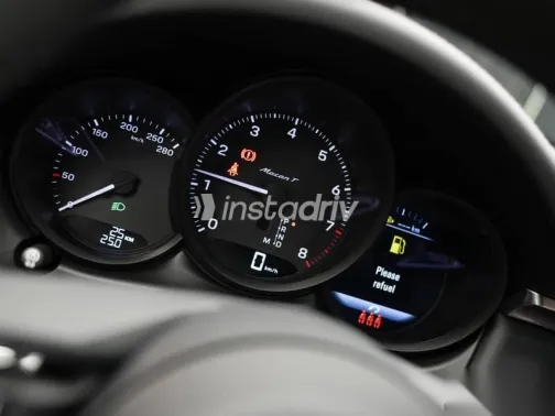 بورش ماكان 2022 أزرق غامق مستعملة للبيع - 7