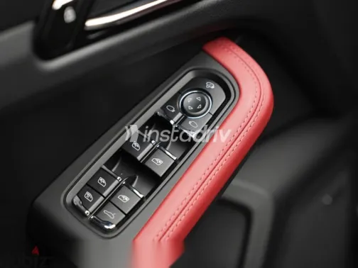 بورش ماكان 2022 أزرق غامق مستعملة للبيع - 8