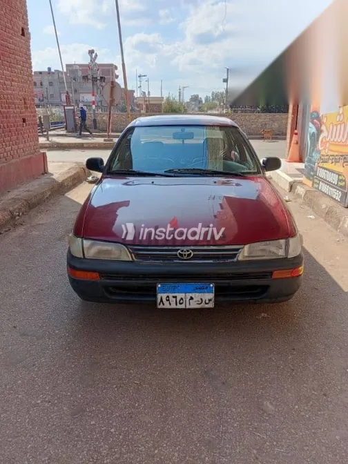 تويوتا كورولا 1995 أحمر مستعملة للبيع - 1