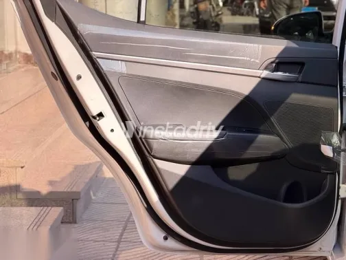 هيونداي إلنترا 2026 أبيض جديدة للبيع - 9