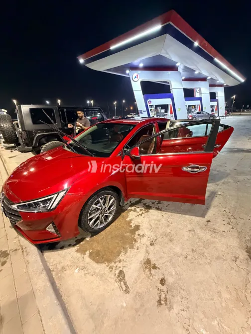 Hyundai Elantra AD 2019 White Used for Sale - 4