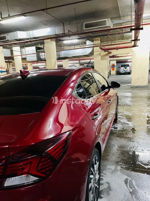 Hyundai Elantra AD 2019 White Used for Sale - 5