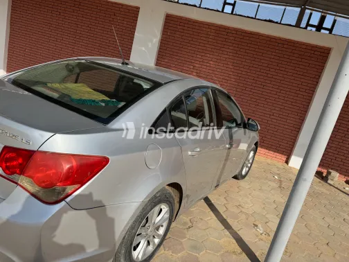 شيفروليه كروز 2015 أبيض مستعملة للبيع - 3