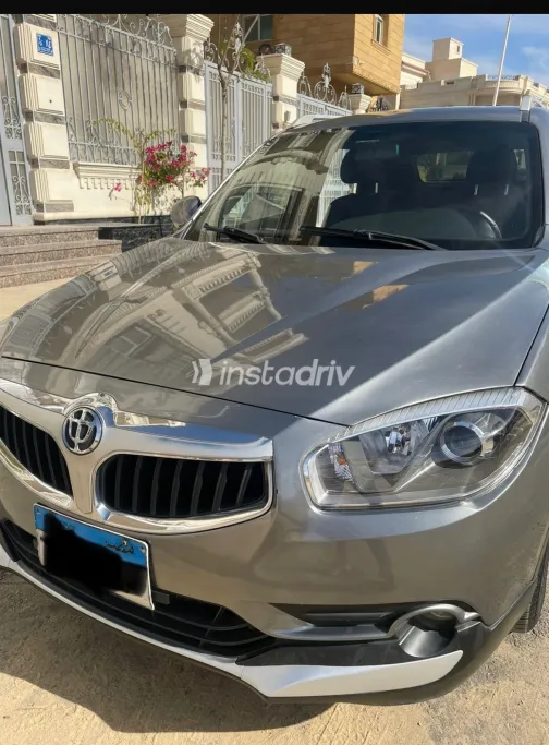 بريليانس V5 2017 أبيض مستعملة للبيع - 1