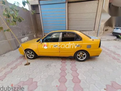 هيونداي فيرنا 2015 أصفر مستعملة للبيع - 1